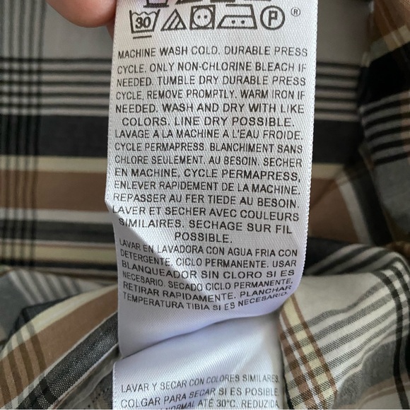 Signature Levi’s Shortsleeved plaid Button-up - Picture 8 of 11